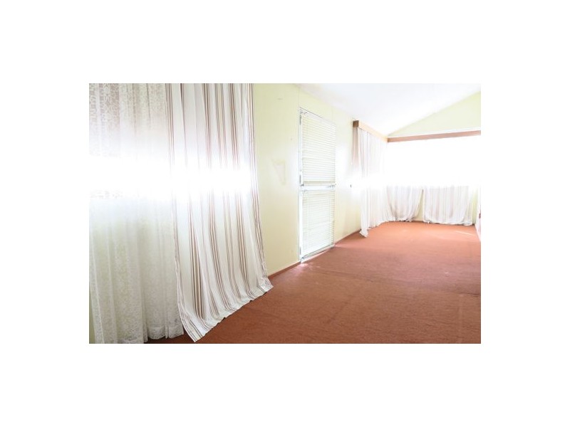 124 South Station Road, Silkstone QLD 4304