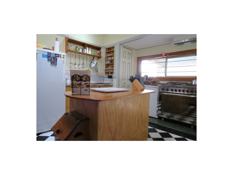 60 Bergin Street, North Booval QLD 4304