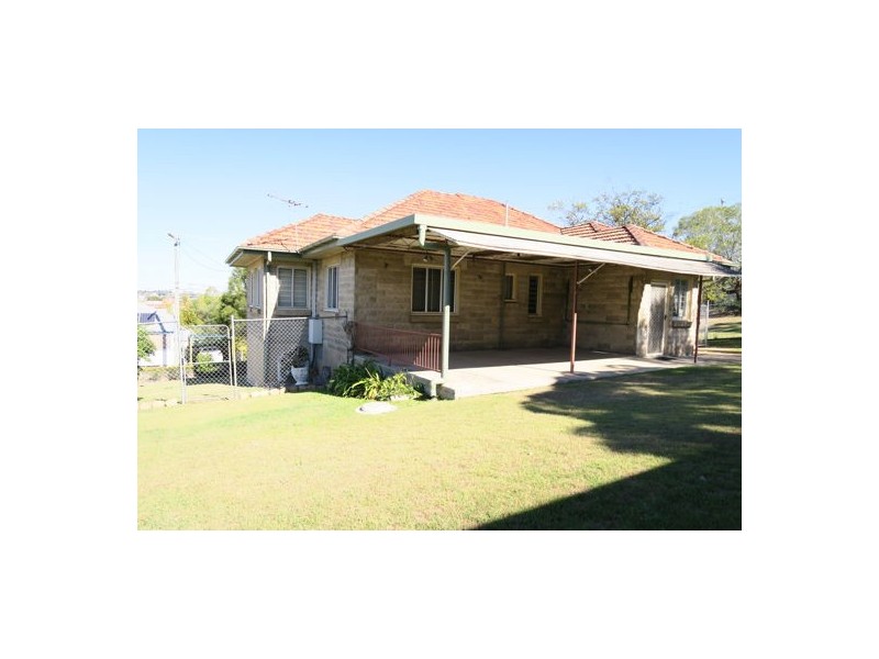 2 Raymond Street, North Ipswich QLD 4305