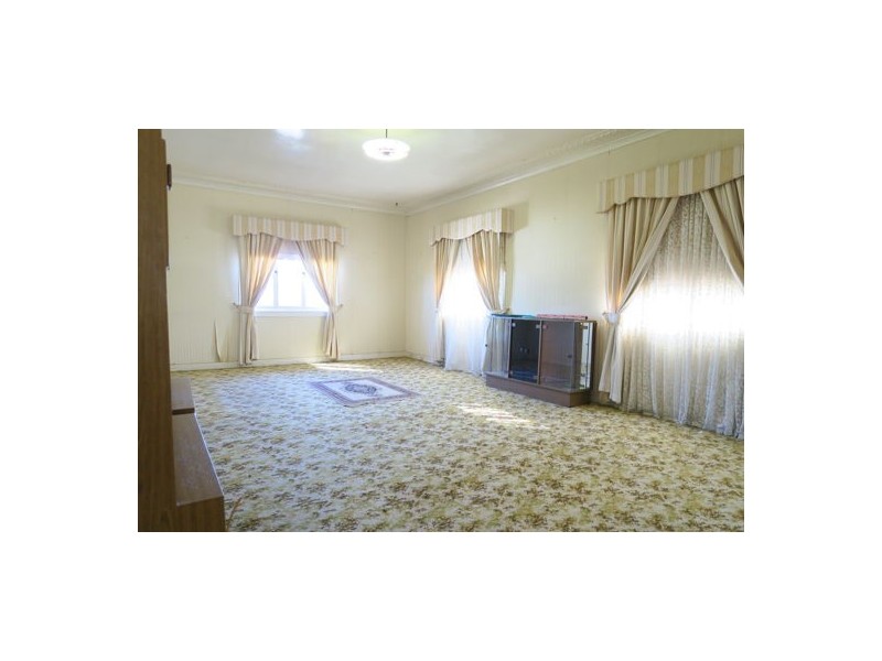 2 Raymond Street, North Ipswich QLD 4305