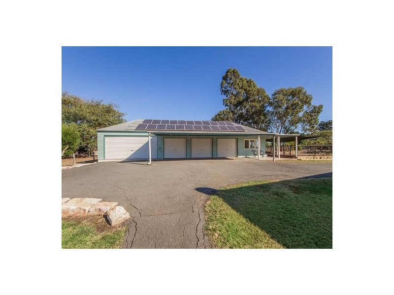 1 Roland Court, Peak Crossing QLD 4306