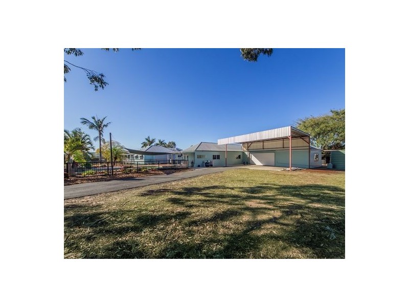 1 Roland Court, Peak Crossing QLD 4306