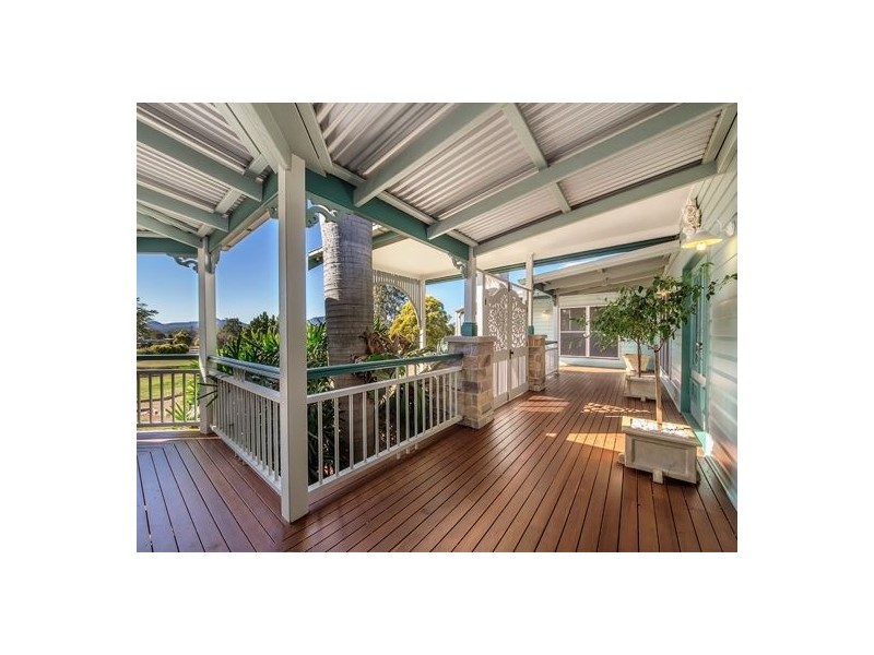 1 Roland Court, Peak Crossing QLD 4306