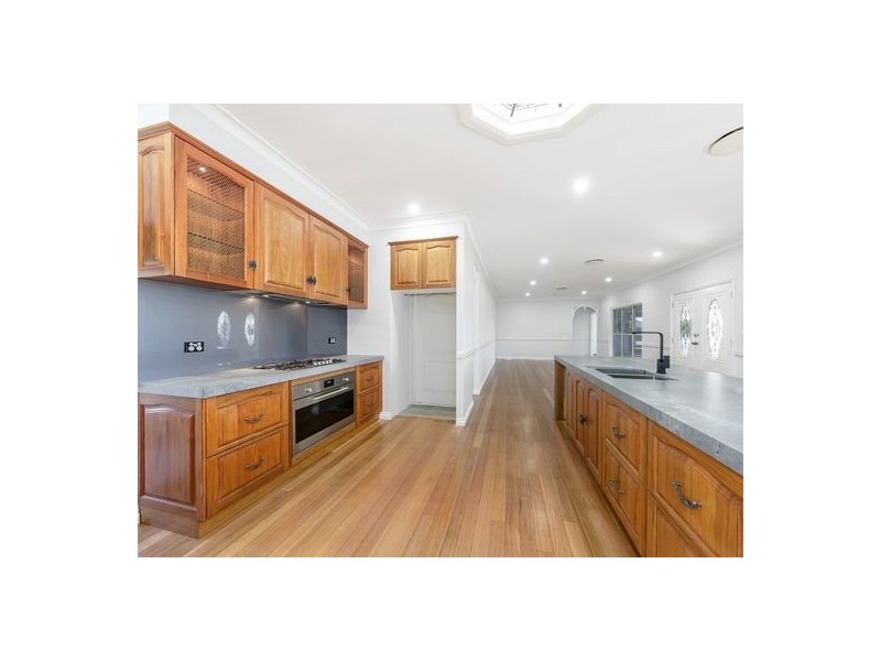 1 Roland Court, Peak Crossing QLD 4306