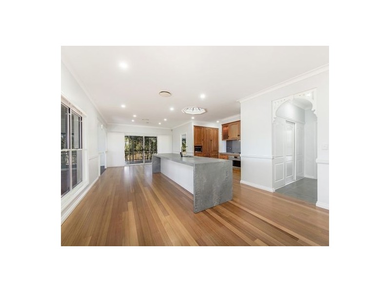 1 Roland Court, Peak Crossing QLD 4306