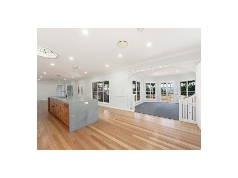 1 Roland Court, Peak Crossing QLD 4306