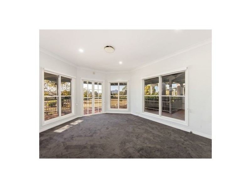 1 Roland Court, Peak Crossing QLD 4306