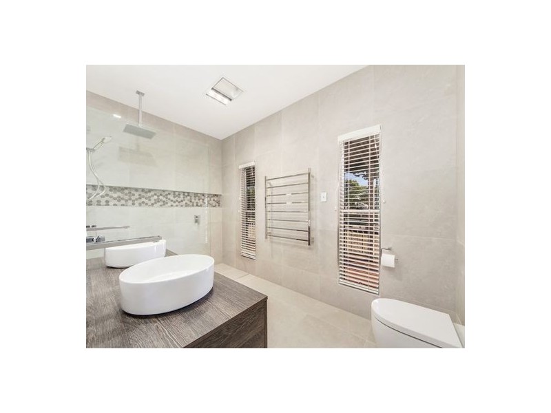 1 Roland Court, Peak Crossing QLD 4306