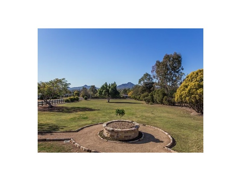 1 Roland Court, Peak Crossing QLD 4306