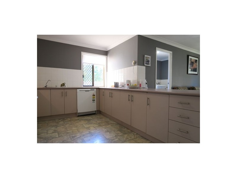 28 Jonquil Circuit, Flinders View QLD 4305