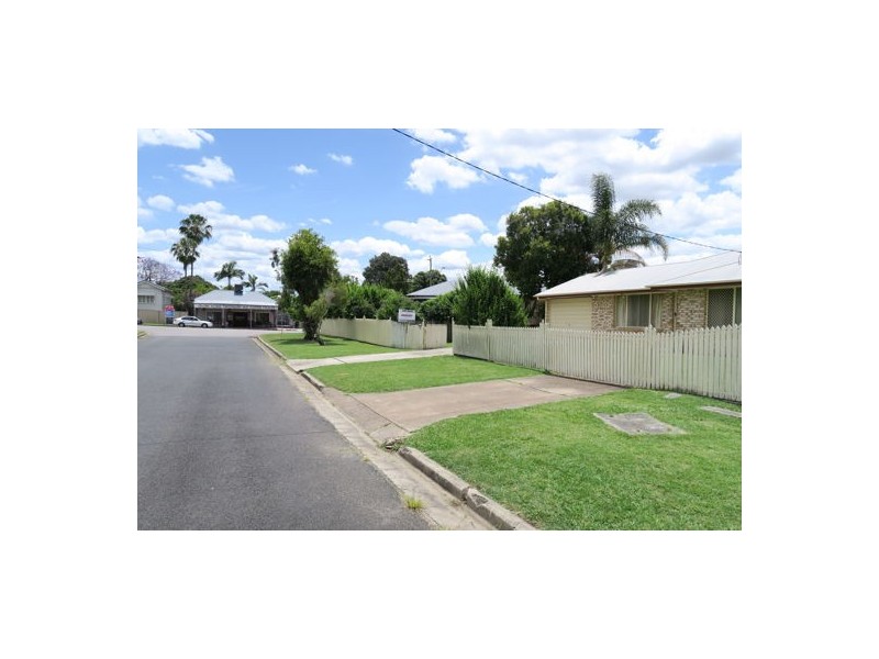 2A Walsh Street, Newtown QLD 4305
