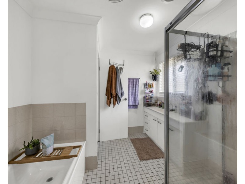 5 Lakewood Court, Flinders View QLD 4305