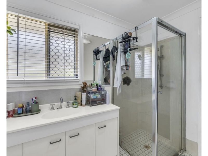 5 Lakewood Court, Flinders View QLD 4305