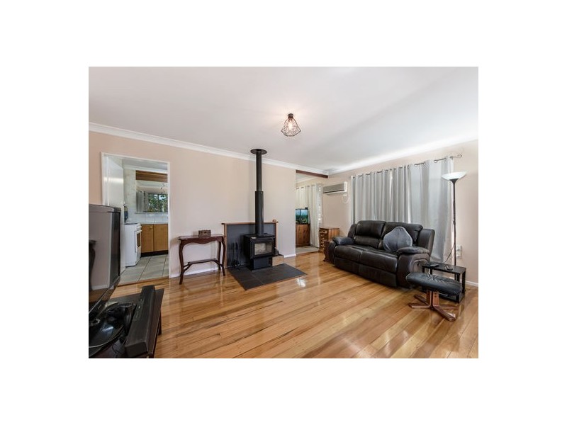 3 Loveanius Street, Silkstone QLD 4304