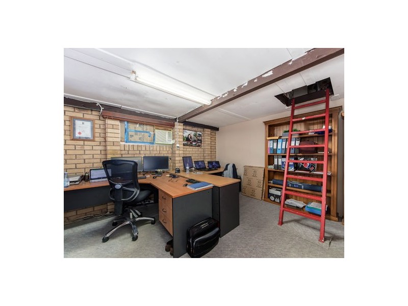 3 Loveanius Street, Silkstone QLD 4304