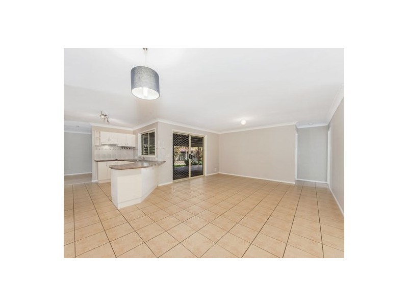 8 Crosby Crescent, Raceview QLD 4305
