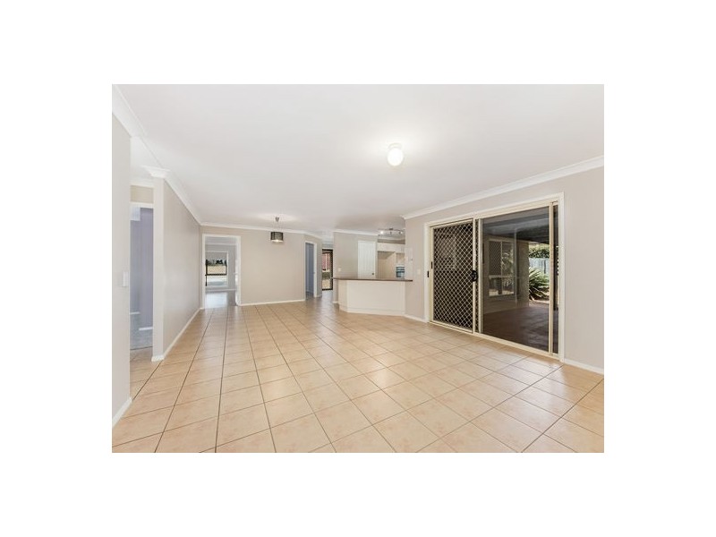8 Crosby Crescent, Raceview QLD 4305