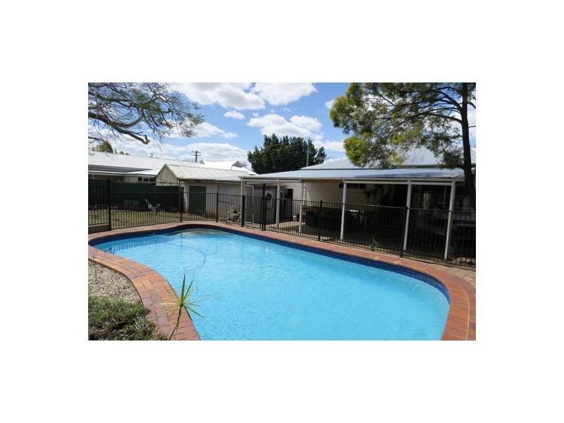 17 Whitehill Road, Newtown QLD 4305