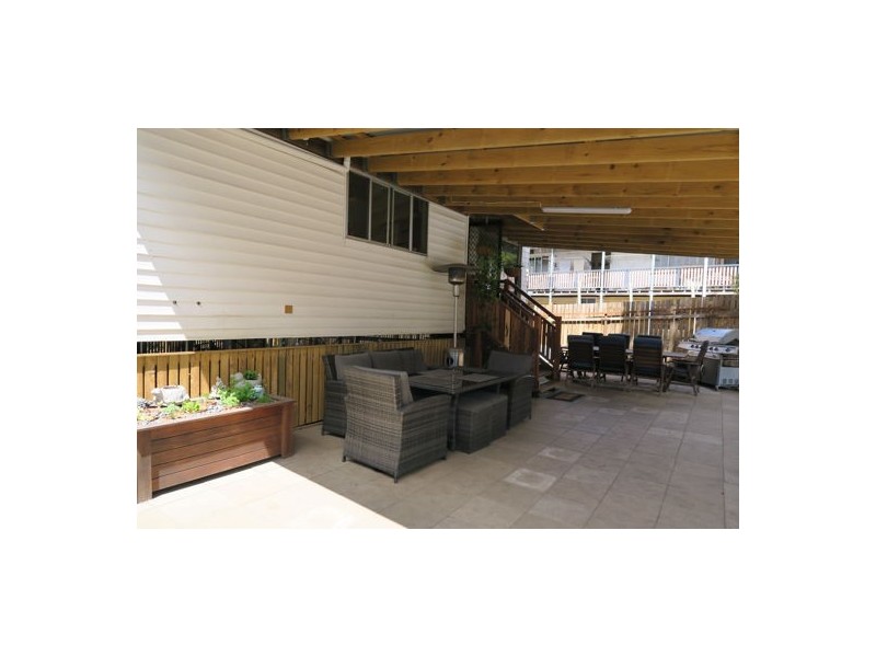 17 Whitehill Road, Newtown QLD 4305