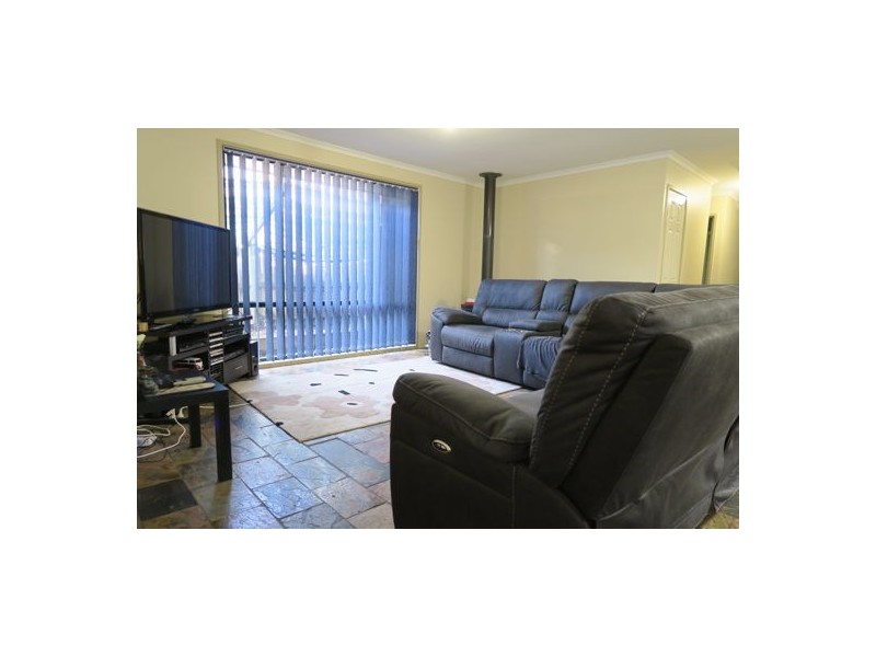 60 Jonquil Circuit, Flinders View QLD 4305