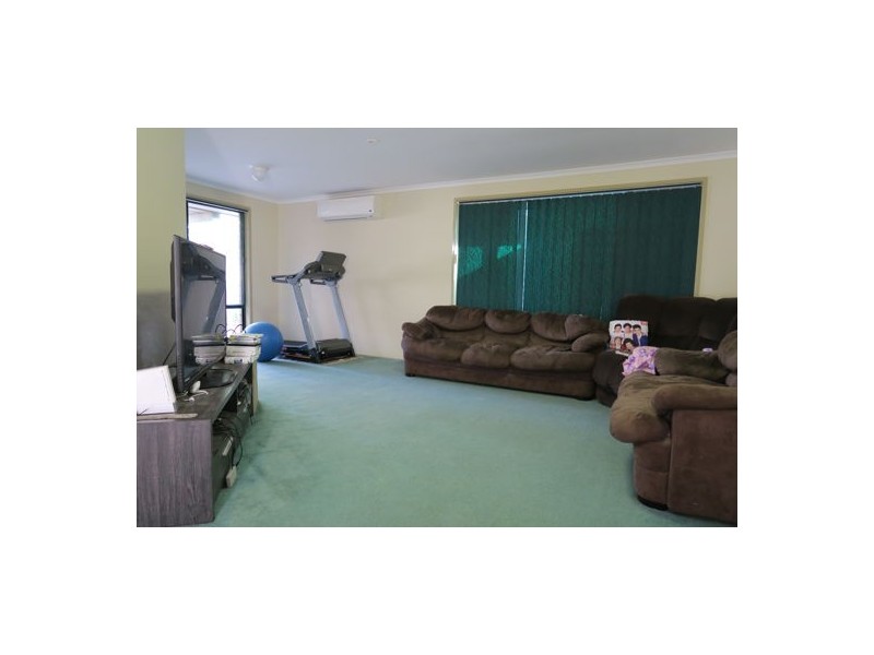 60 Jonquil Circuit, Flinders View QLD 4305