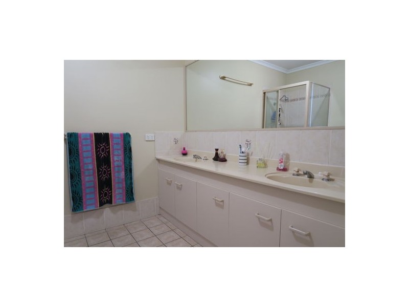60 Jonquil Circuit, Flinders View QLD 4305
