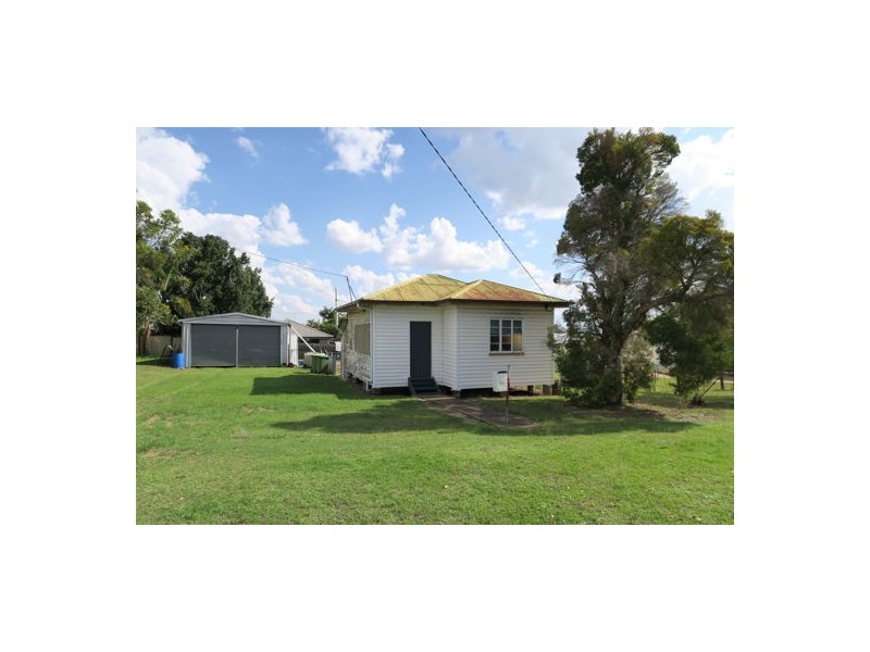 16 Hayes Street, Raceview QLD 4305