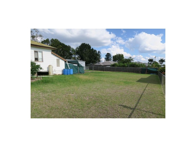 16 Hayes Street, Raceview QLD 4305