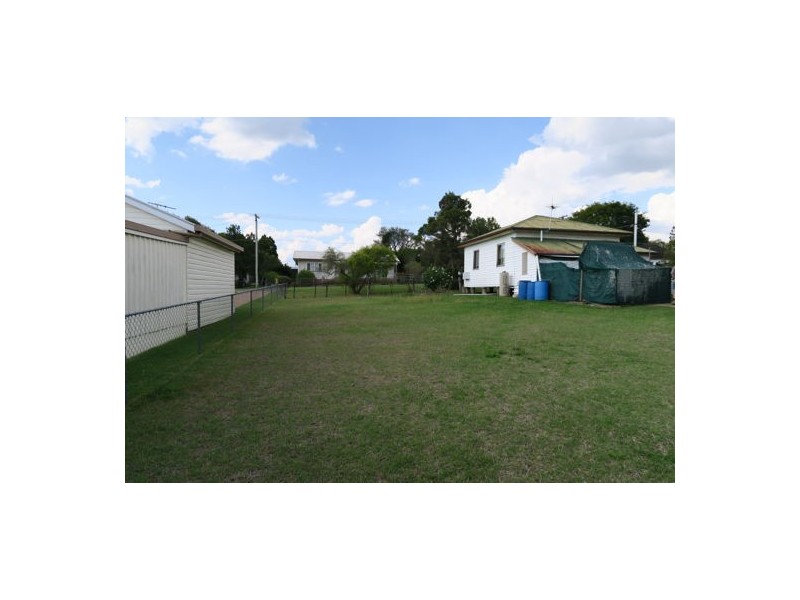 16 Hayes Street, Raceview QLD 4305