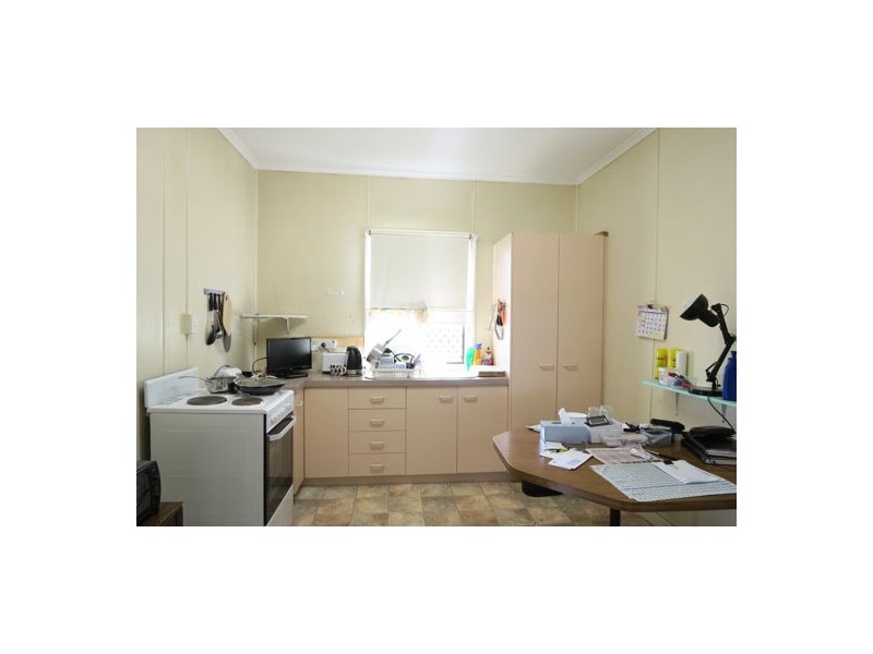 16 Hayes Street, Raceview QLD 4305