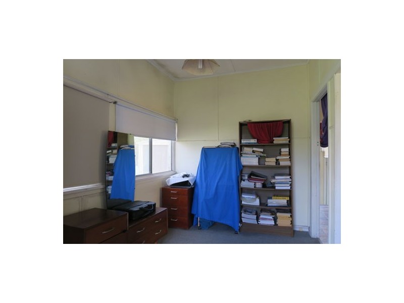 16 Hayes Street, Raceview QLD 4305