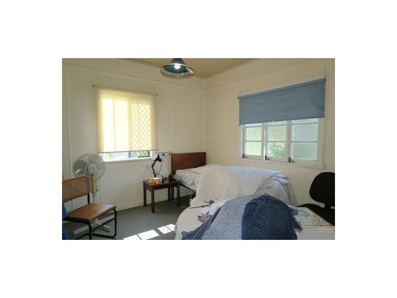 16 Hayes Street, Raceview QLD 4305