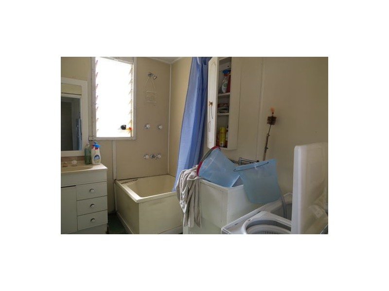 16 Hayes Street, Raceview QLD 4305