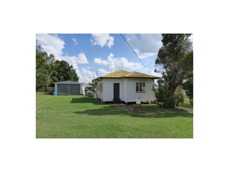 16 Hayes Street, Raceview QLD 4305