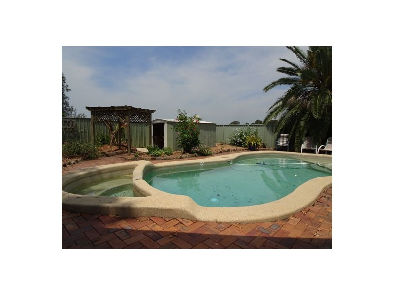 16 Makepeace Street, Rosewood QLD 4340