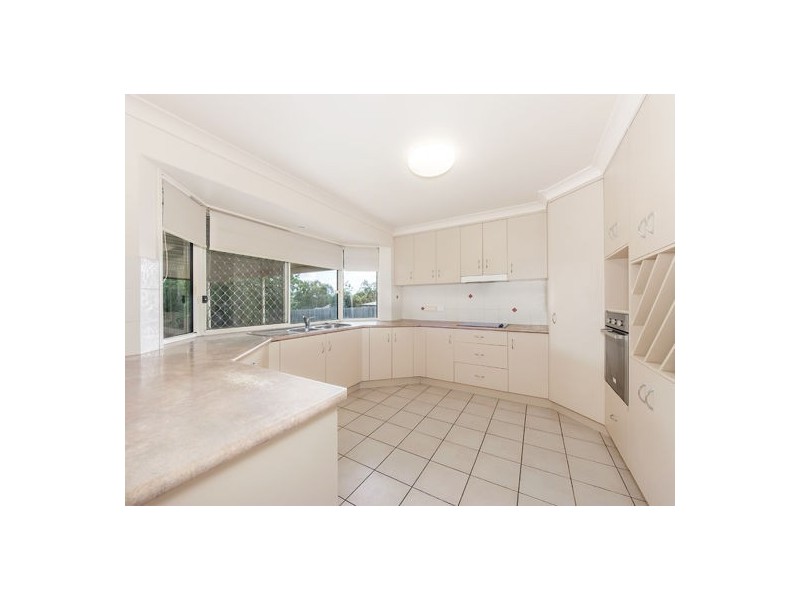 12 Chesterfield Place, Flinders View QLD 4305