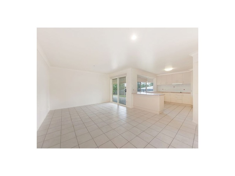 12 Chesterfield Place, Flinders View QLD 4305
