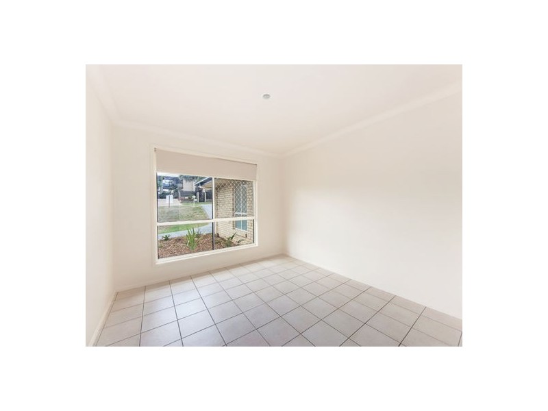 12 Chesterfield Place, Flinders View QLD 4305