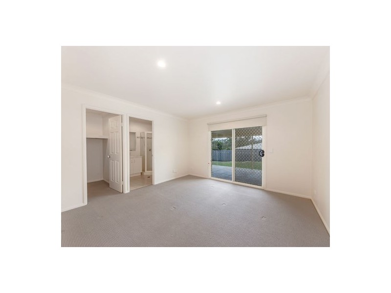12 Chesterfield Place, Flinders View QLD 4305