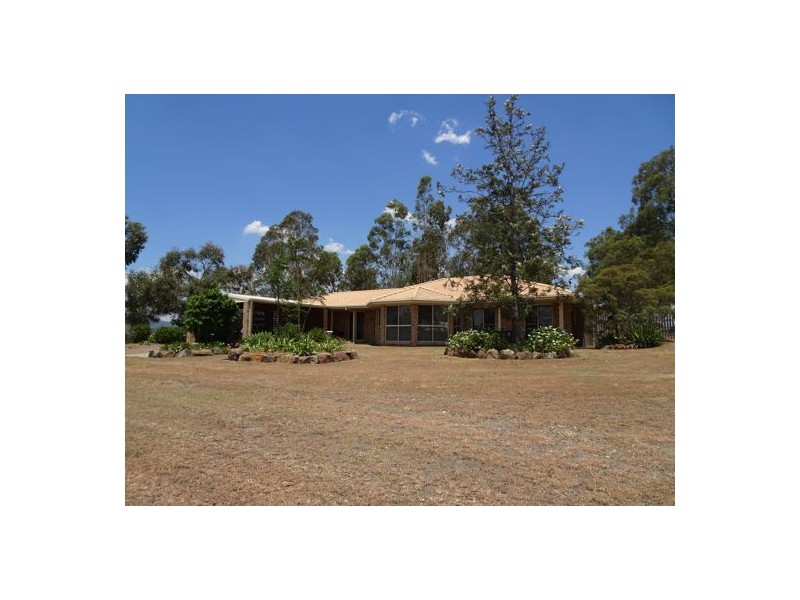 84 Flinders Street, Peak Crossing QLD 4306