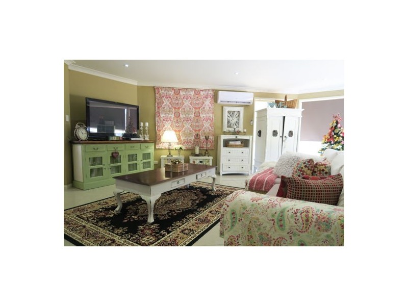 84 Flinders Street, Peak Crossing QLD 4306