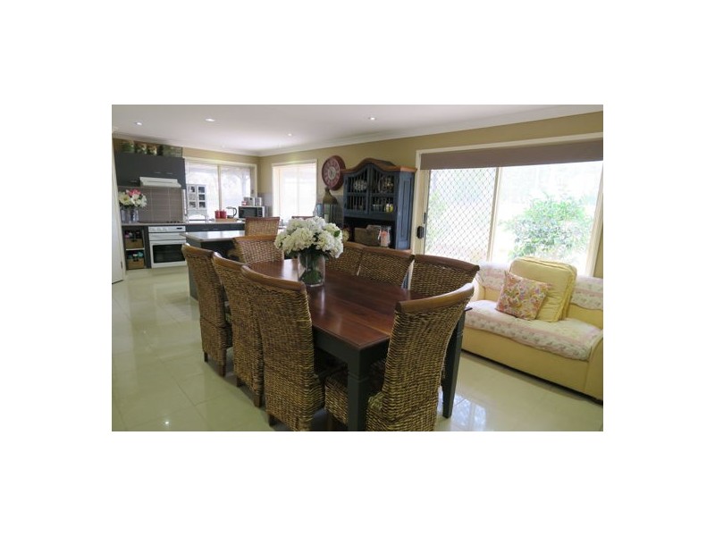 84 Flinders Street, Peak Crossing QLD 4306