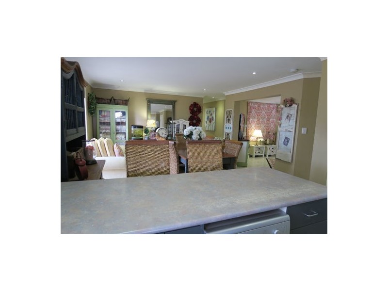 84 Flinders Street, Peak Crossing QLD 4306