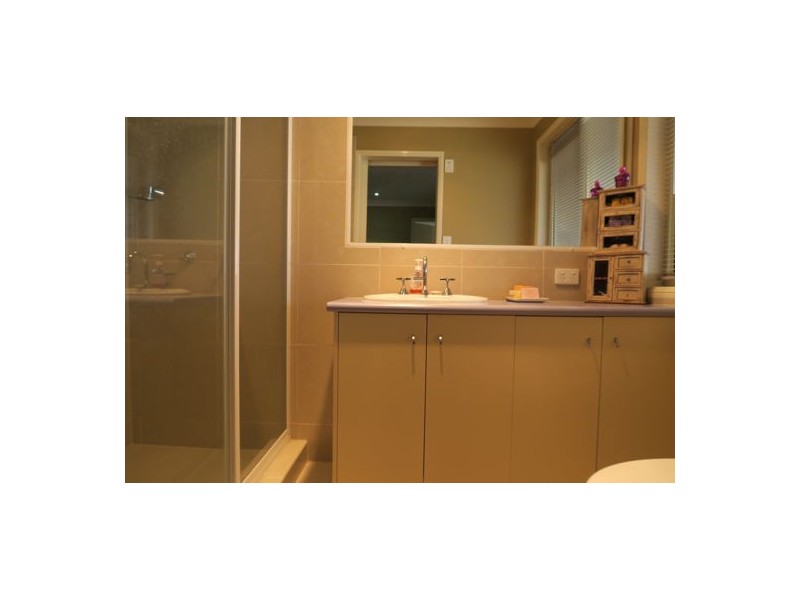 84 Flinders Street, Peak Crossing QLD 4306