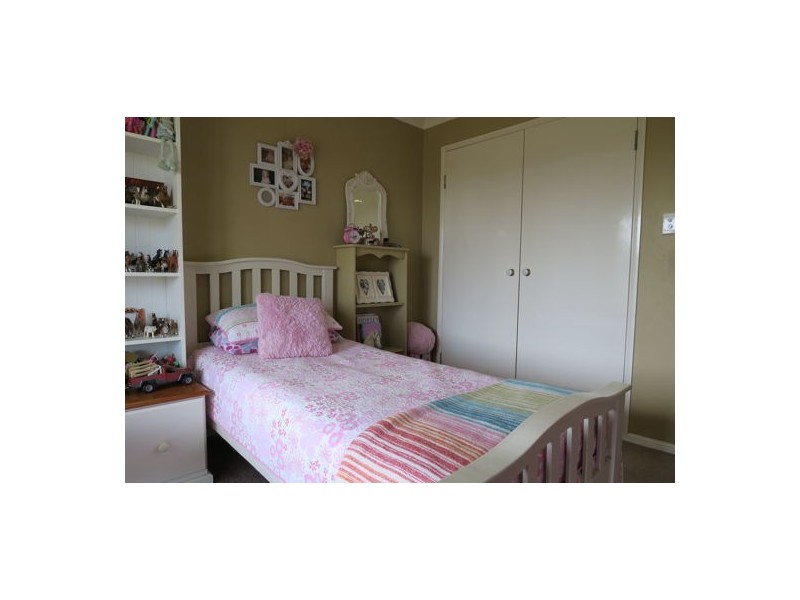 84 Flinders Street, Peak Crossing QLD 4306