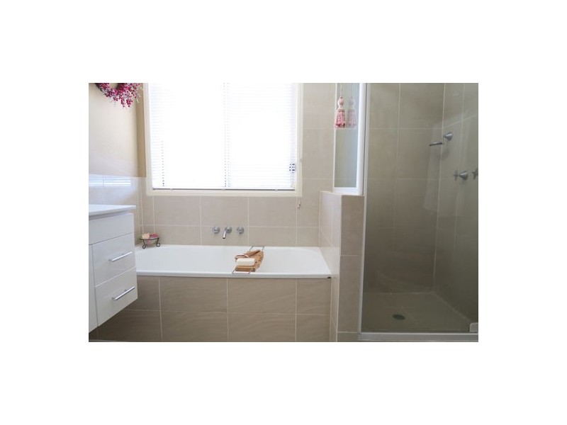 84 Flinders Street, Peak Crossing QLD 4306