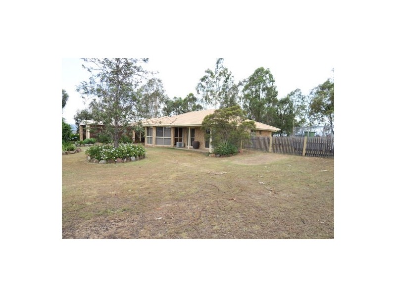 84 Flinders Street, Peak Crossing QLD 4306