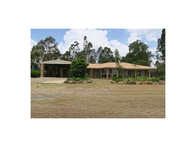 84 Flinders Street, Peak Crossing QLD 4306
