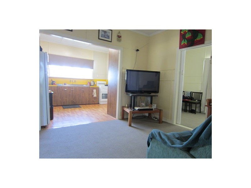 123 Blackstone Road, Silkstone QLD 4304