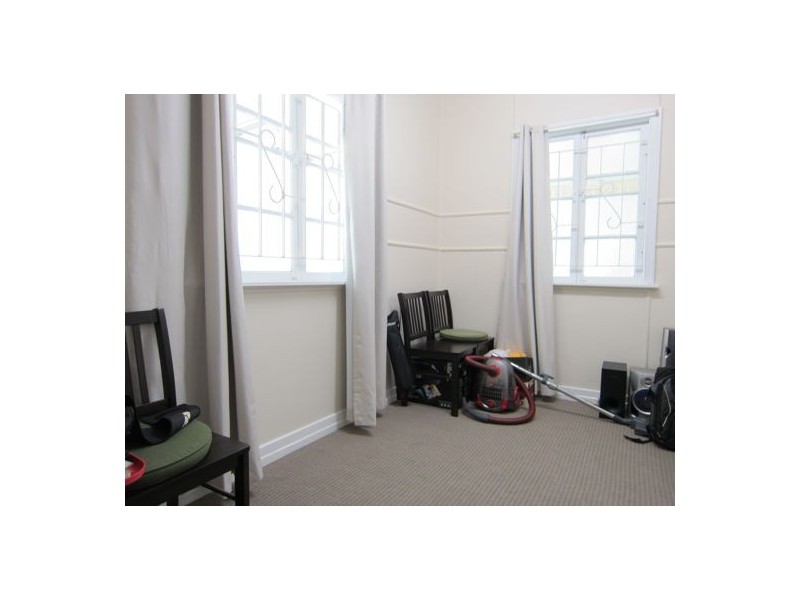 123 Blackstone Road, Silkstone QLD 4304